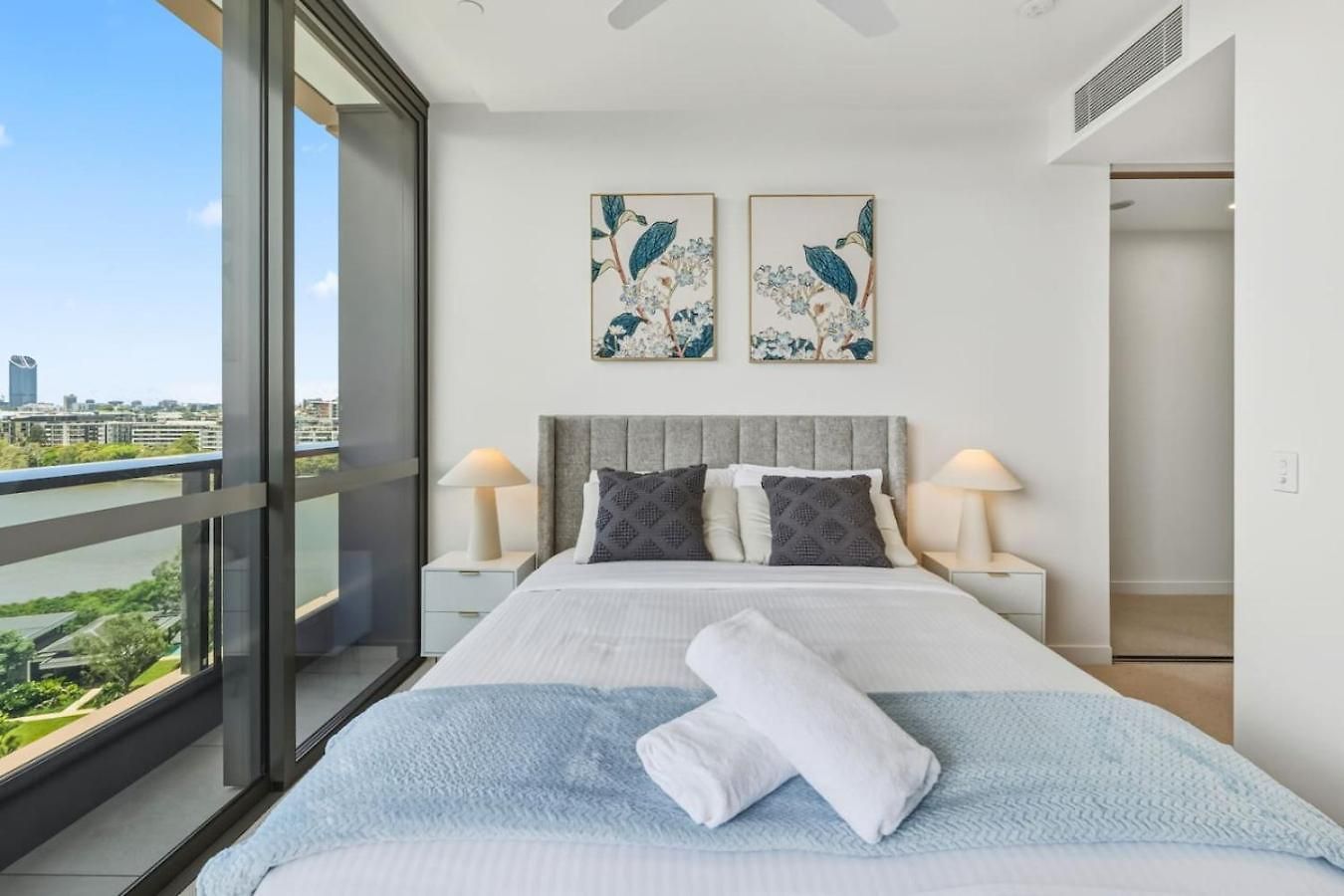 Modern 2br On Coronation Drive, Toowong