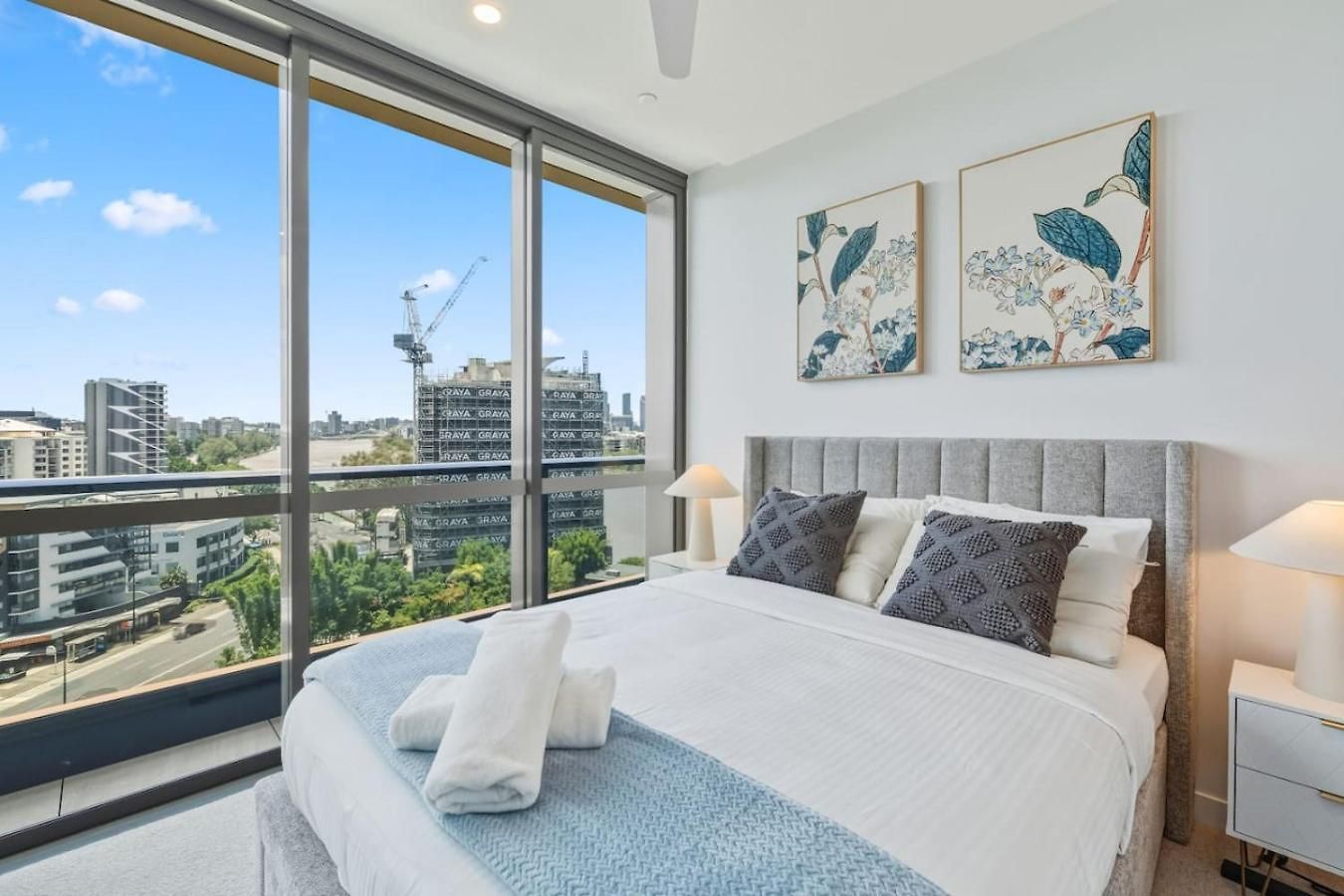 Modern 2br On Coronation Drive, Toowong