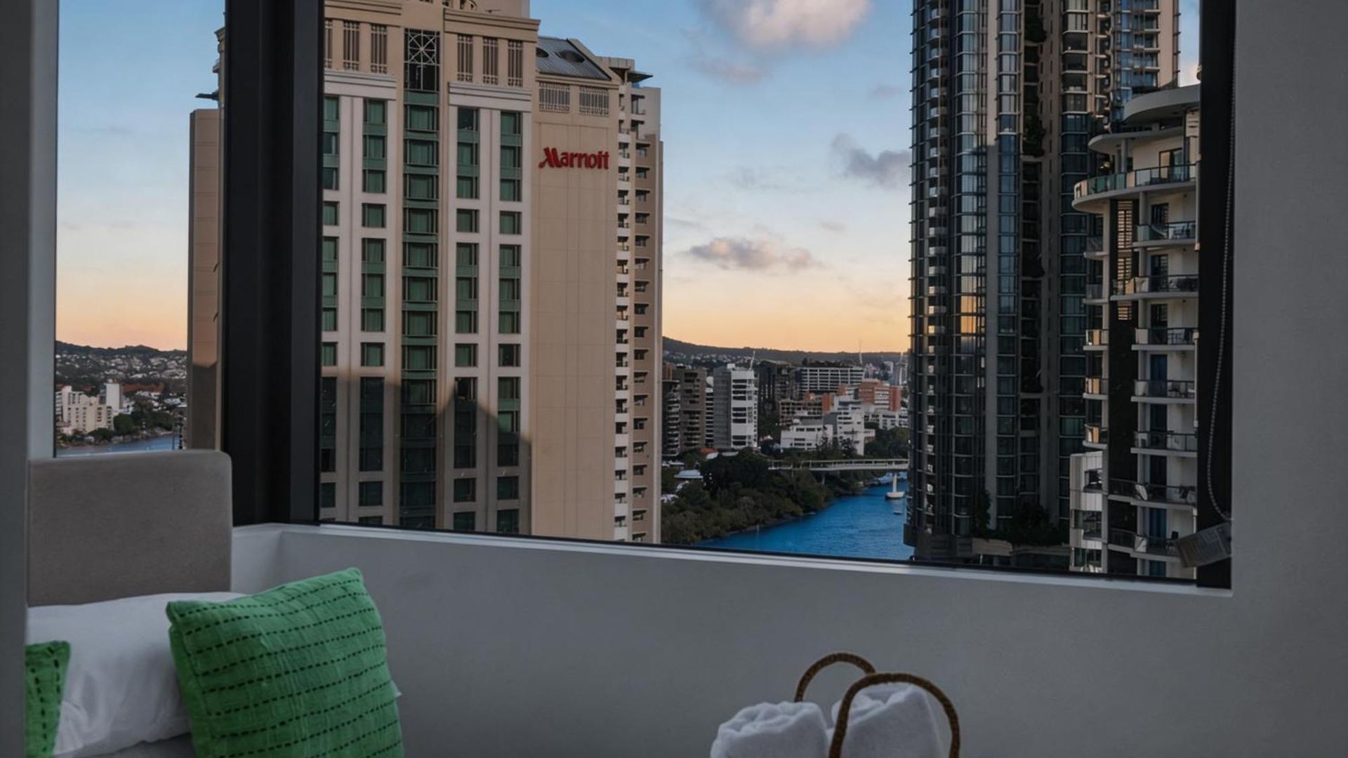 Inviting Family 2br | Cbd | Pool & Gym Brisbane