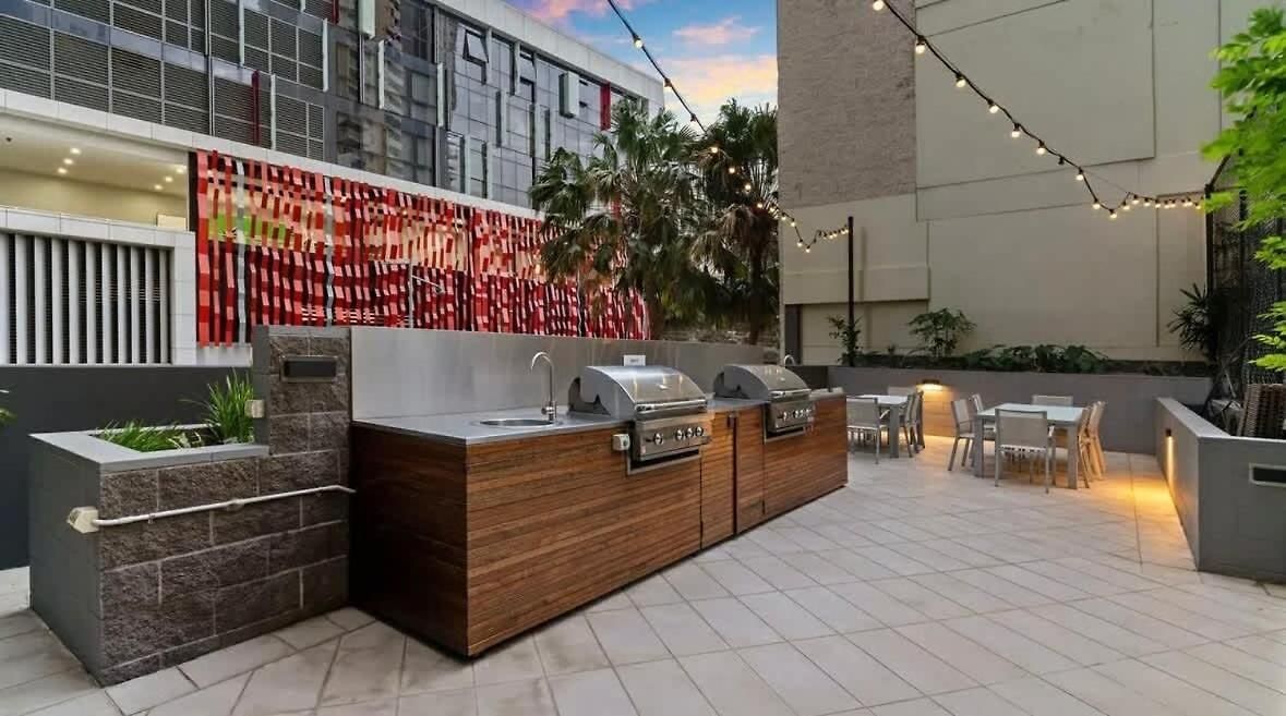 Skyline Escape - 3 Bedroom With River Views Apartment