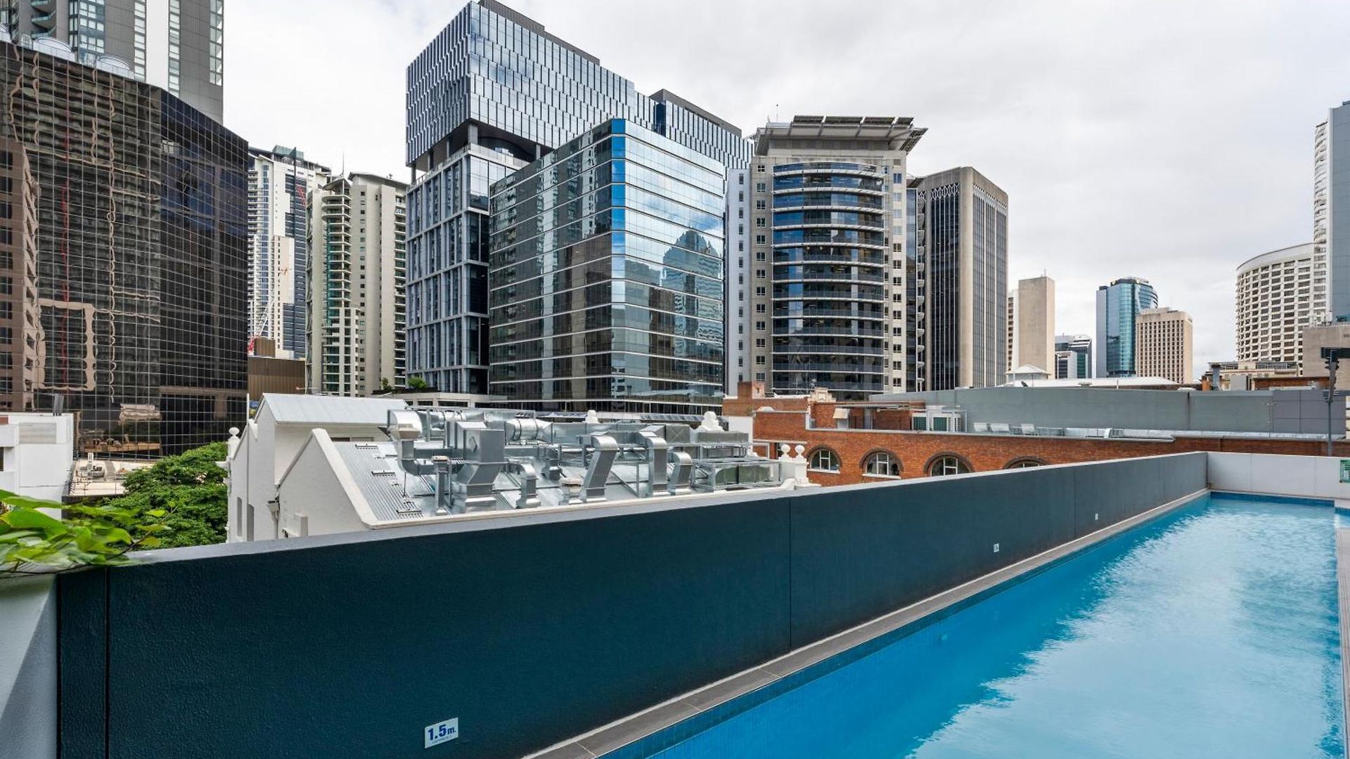 Bridge Views - Sleeps 8 - Cbd - Pool, Gym & Parking *