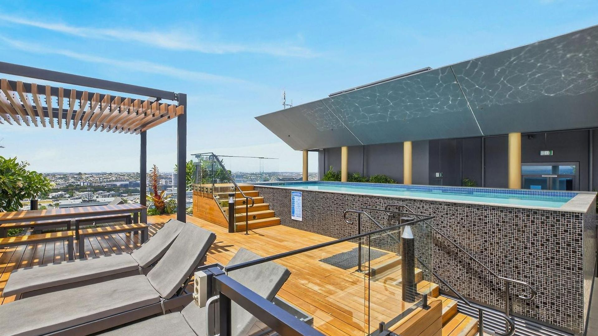 Rooftop Pool 2br In The Heart Of The Valley Apartment Brisbane