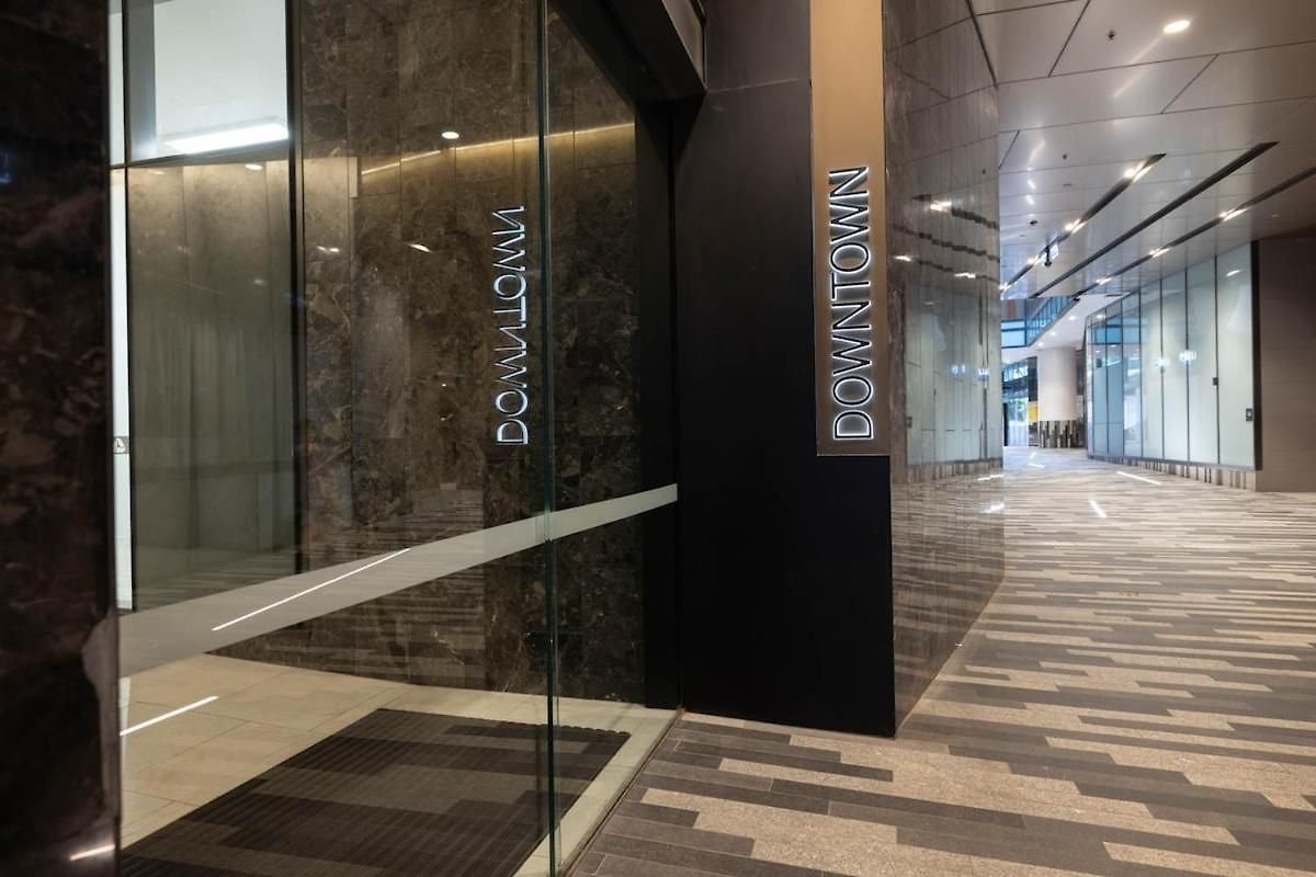 Stylish Skytower Cbd Getaway - Skyline Pool, Gym, Fast Wi-fi, River Walk, Botanical Gardens