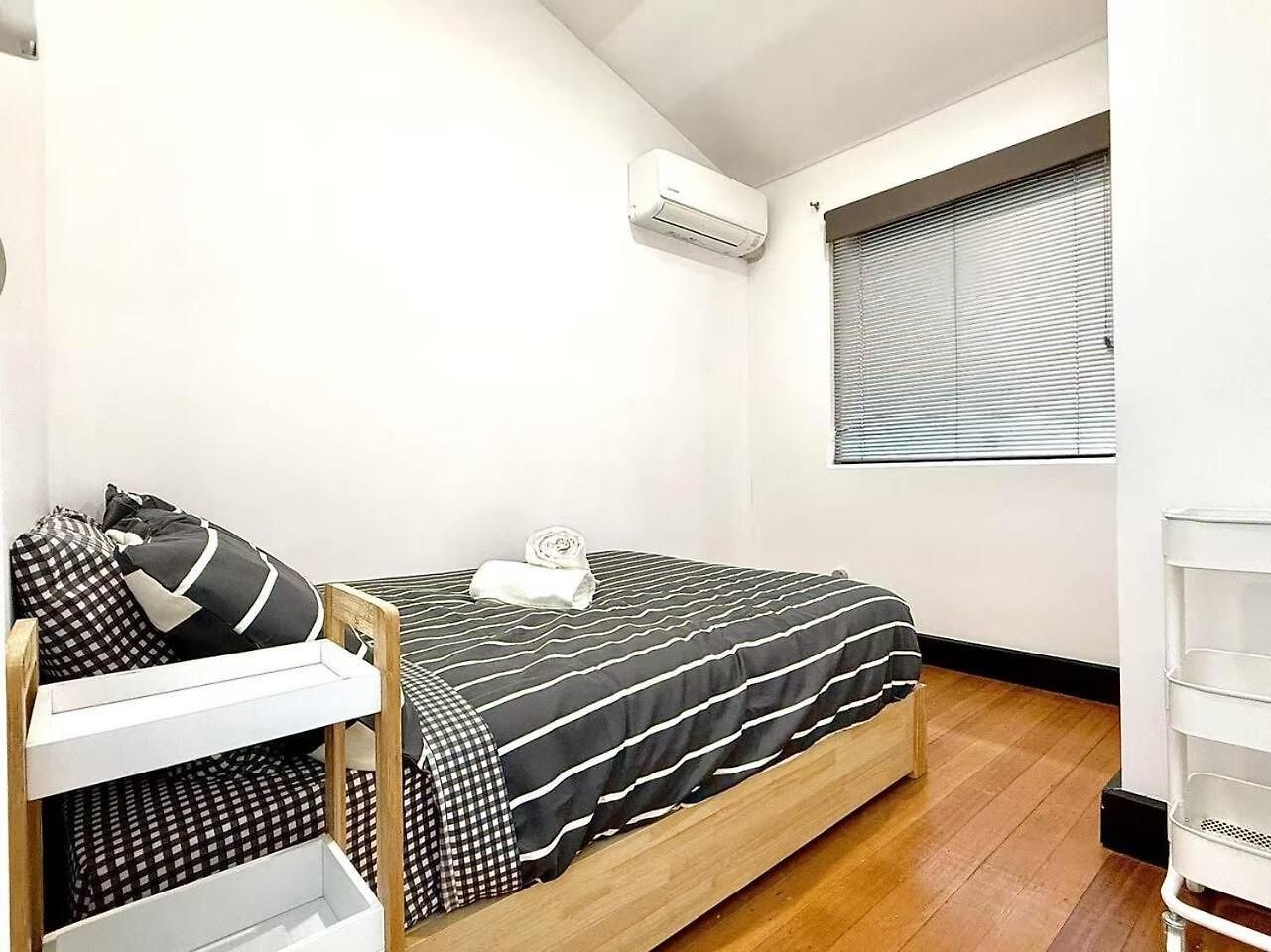 Apartment 5 Bedrooms, 10 Guests - Family & Group Getaway Brisbane