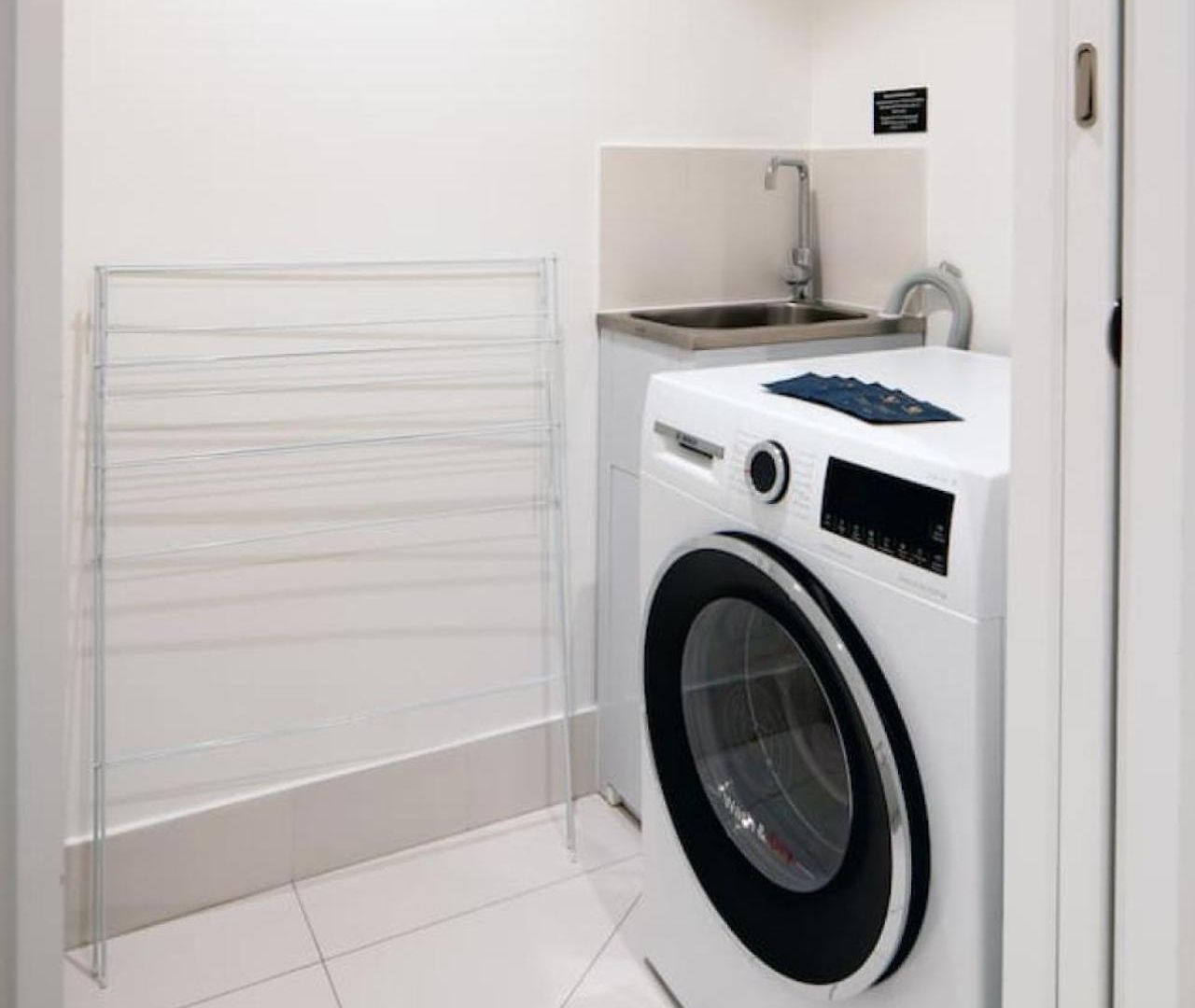 Apartment Modern 1 Bedroom Prime Cbd Location
