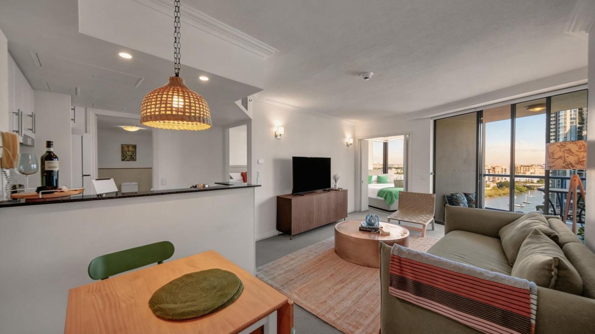 Apartment Inviting Family 2br | Cbd | Pool & Gym
