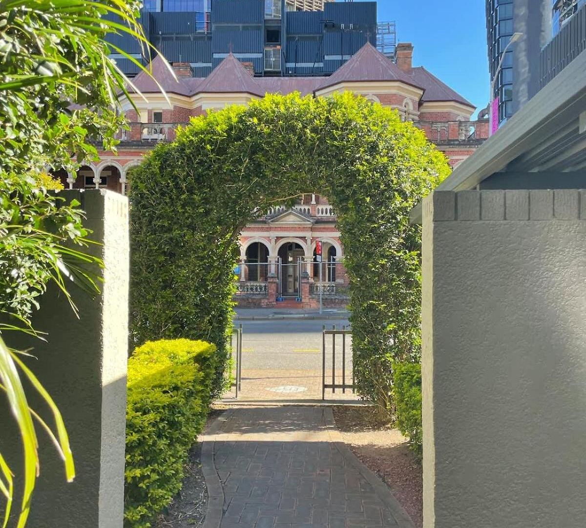 Large 2 Bed 2 Bath 1 Park Inner Location Apartment