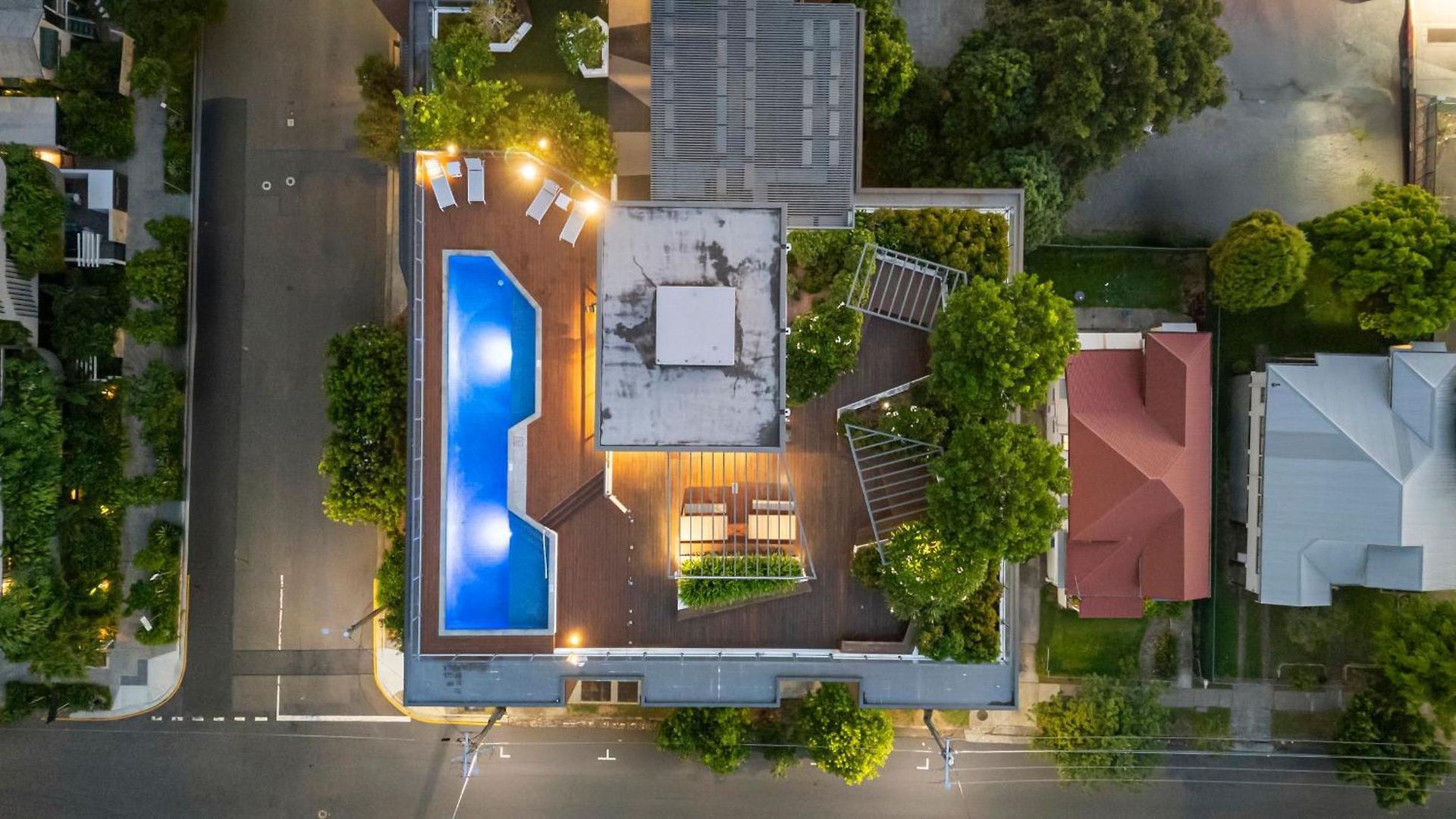 12th Floor Stadium View -2br-free Parking-cbd Apartment