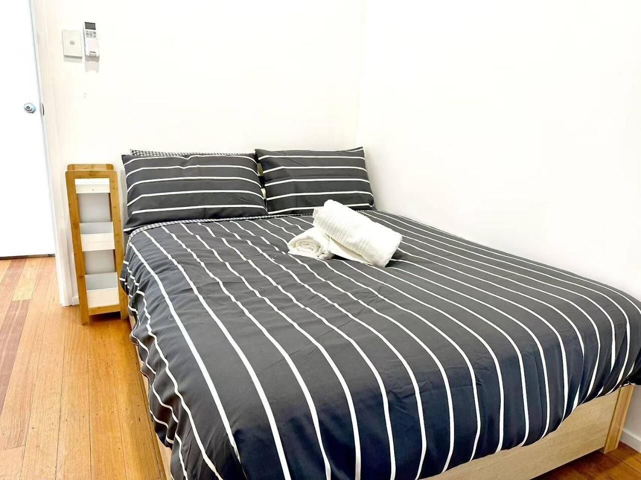 5 Bedrooms, 10 Guests - Family & Group Getaway Apartment