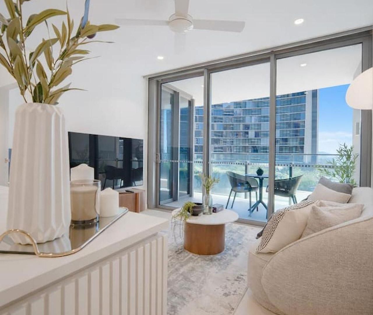 Modern 1 Bedroom Prime Cbd Location *