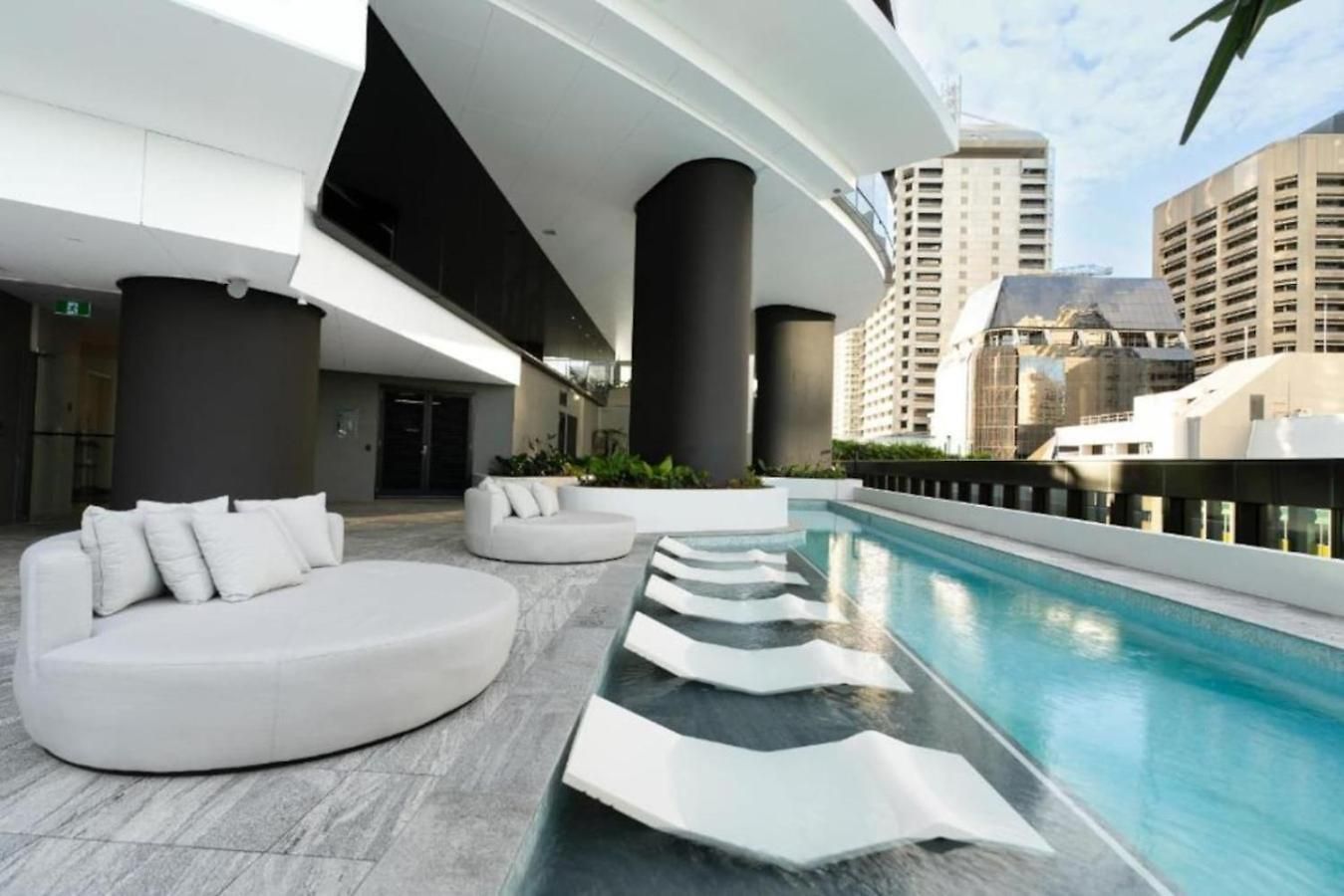 Iconic Queens Wharf 2br Prime Cbd Location Apartment Brisbane