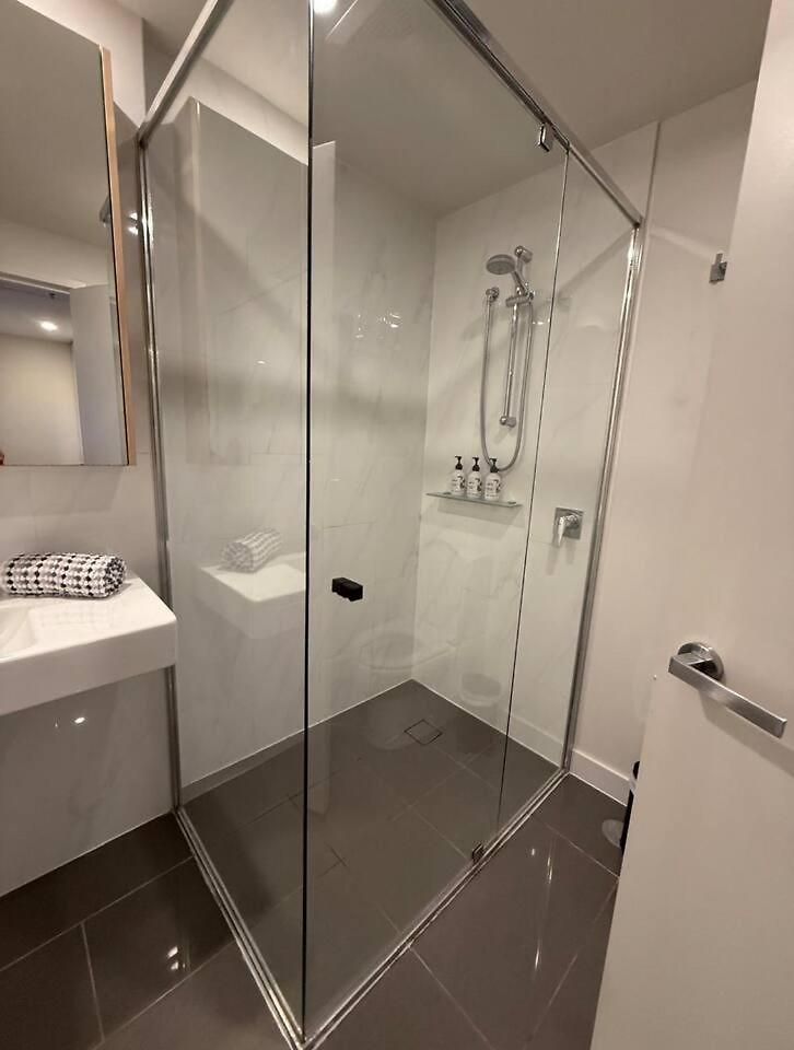 27fl River & Views + Balcony, Pool & Parking - Apartment