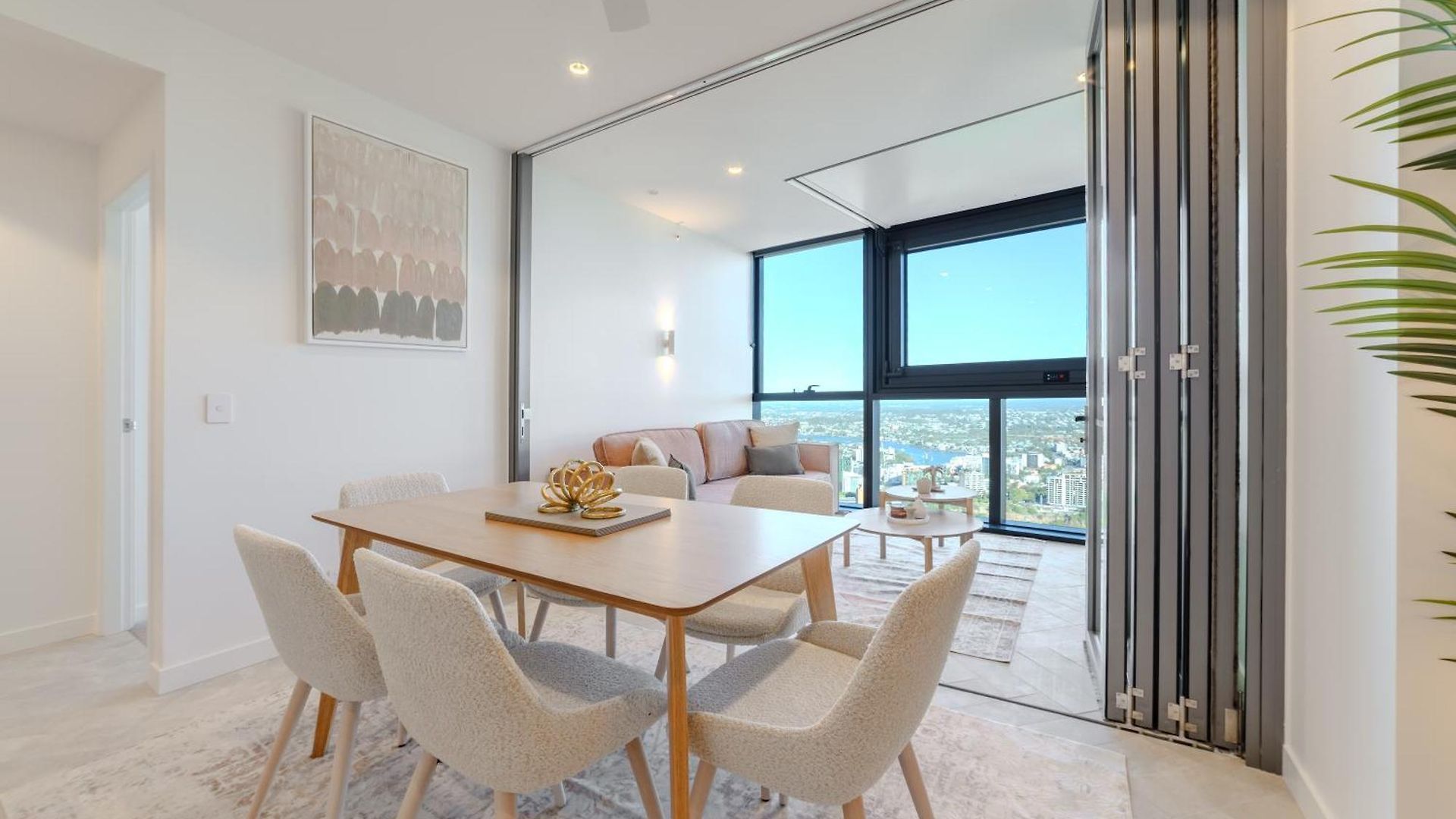 Queen's Wharf Modern 2br Pool, Free Parking