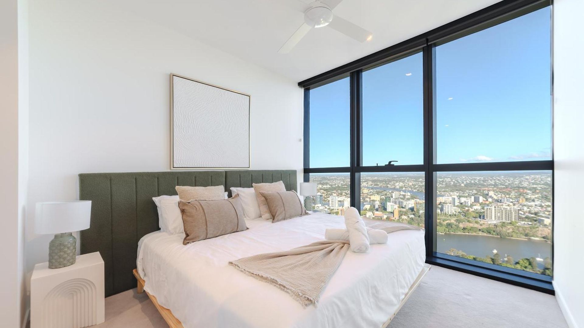 Queen's Wharf Modern 2br Pool, Free Parking