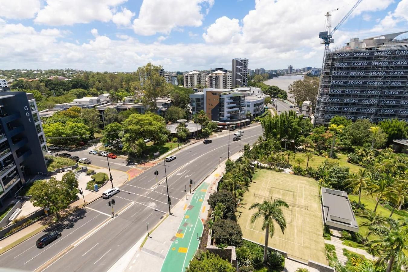 Modern 2br On Coronation Drive, Toowong * Brisbane
