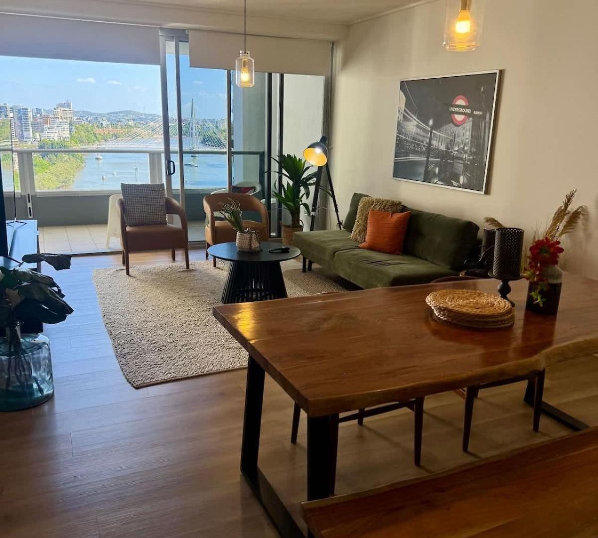 Skyline Escape - 3 Bedroom With River Views Apartment Brisbane
