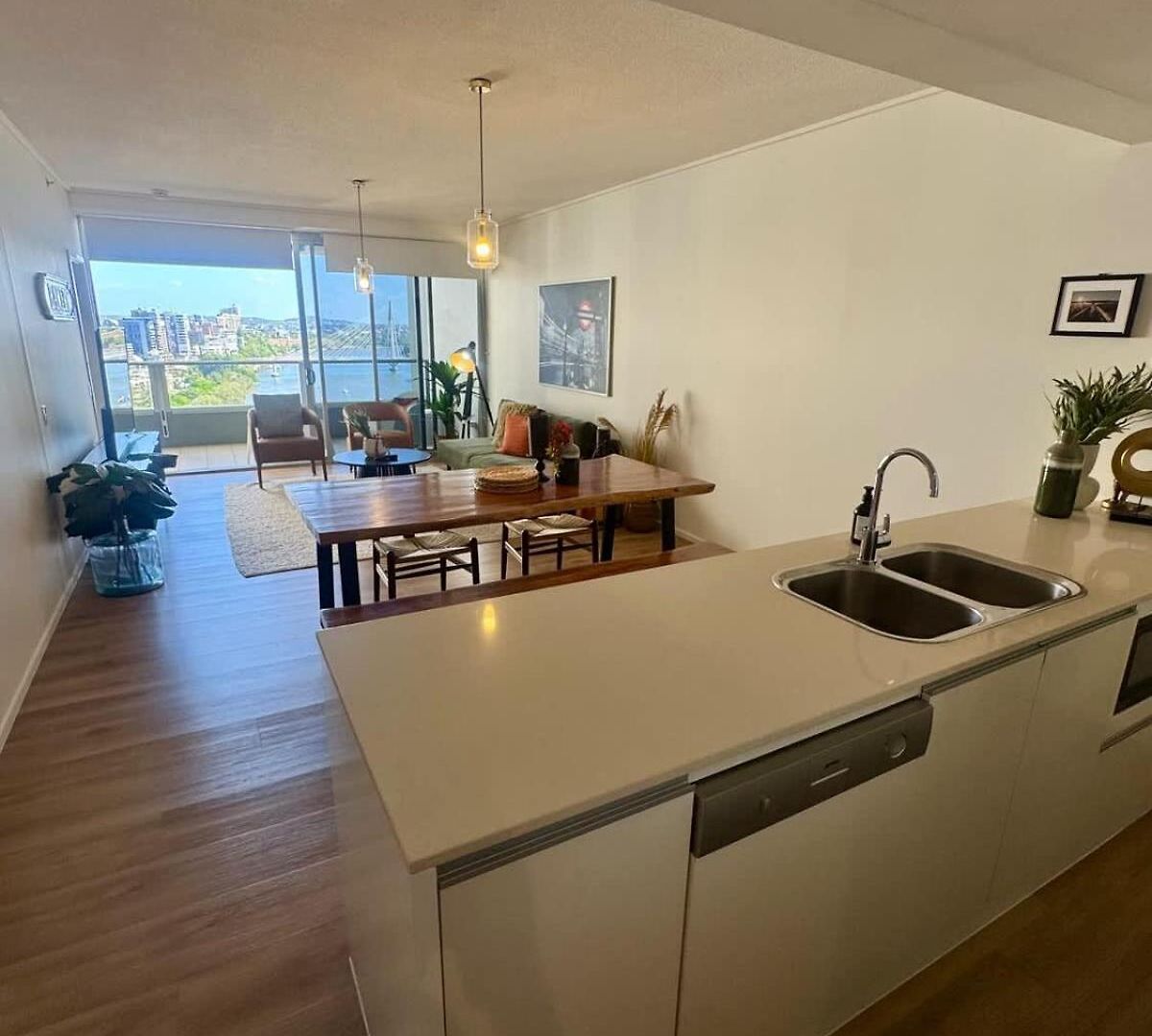 Skyline Escape - 3 Bedroom With River Views * Brisbane