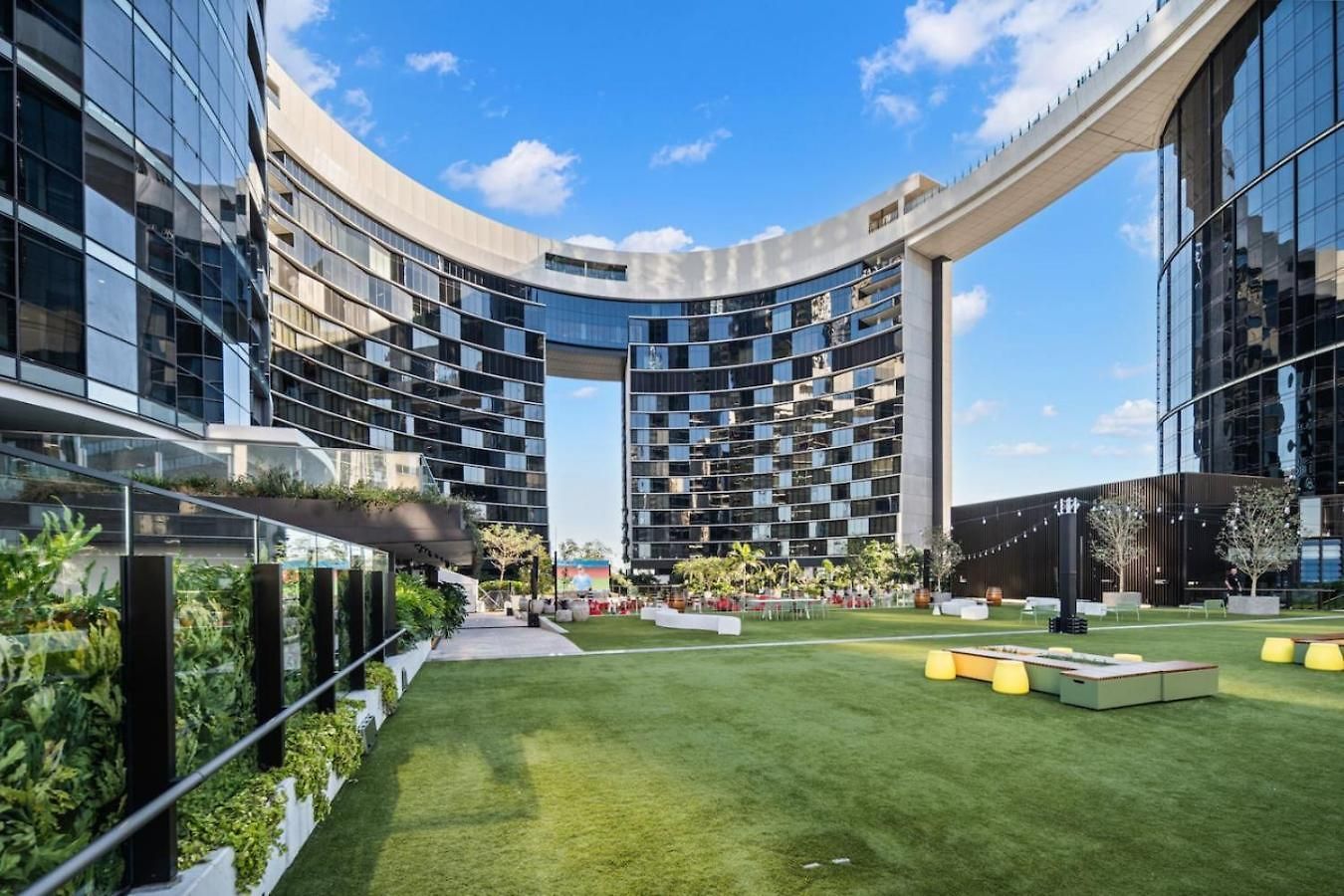Level 43 Sweeping Skyline Luxury Designer 1br Brisbane