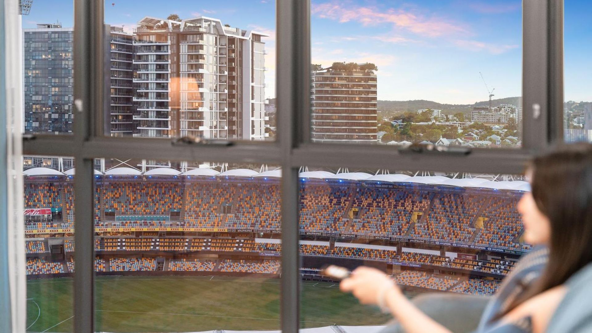 Apartment 12th Floor Stadium View -2br-free Parking-cbd