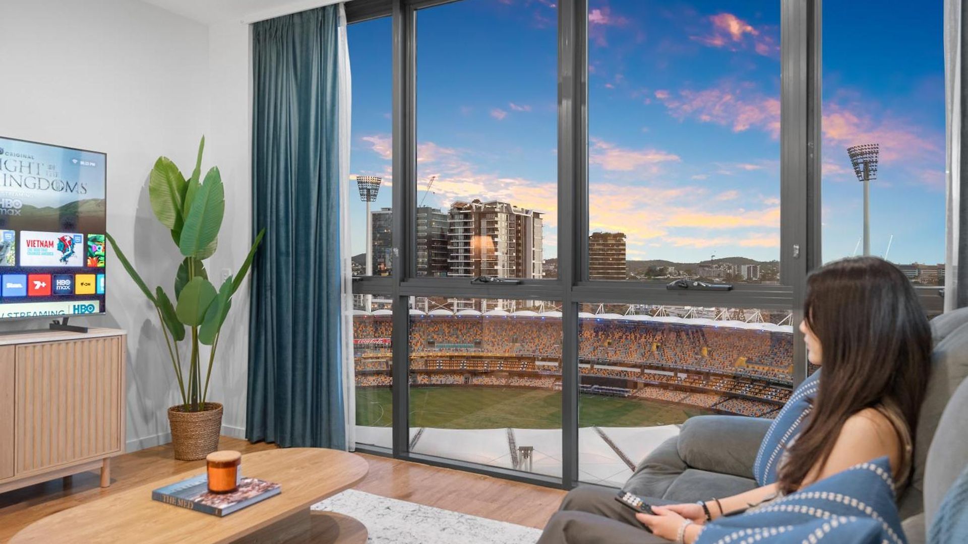 12th Floor Stadium View -2br-free Parking-cbd Apartment *