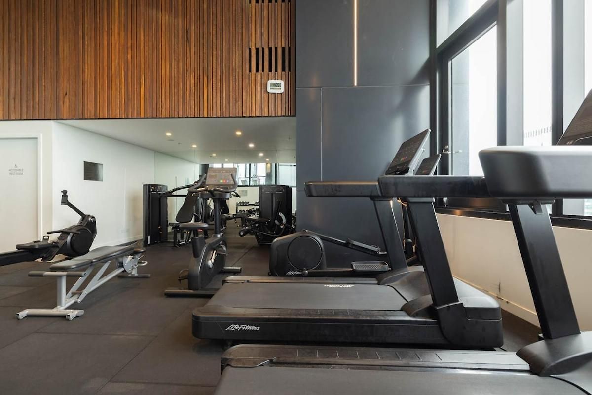 Apartment Stylish Skytower Cbd Getaway - Skyline Pool, Gym, Fast Wi-fi, River Walk, Botanical Gardens