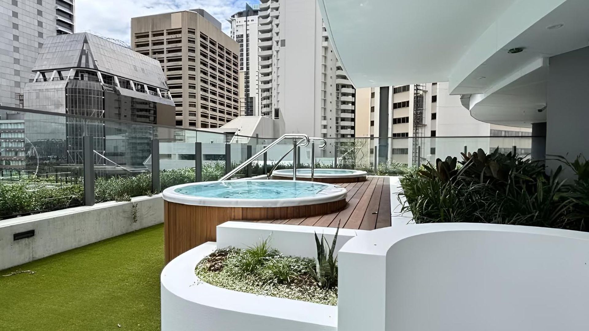 Queens Wharf 1br Skyline With Free Parking Brisbane