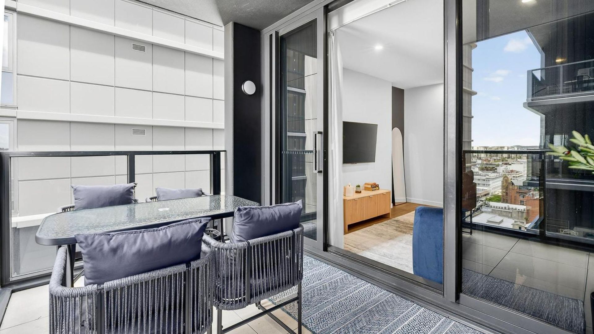 Rooftop Pool 2br In The Heart Of The Valley *