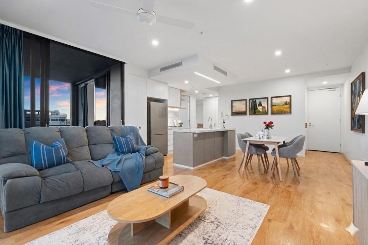 12th Floor Stadium View -2br-free Parking-cbd *