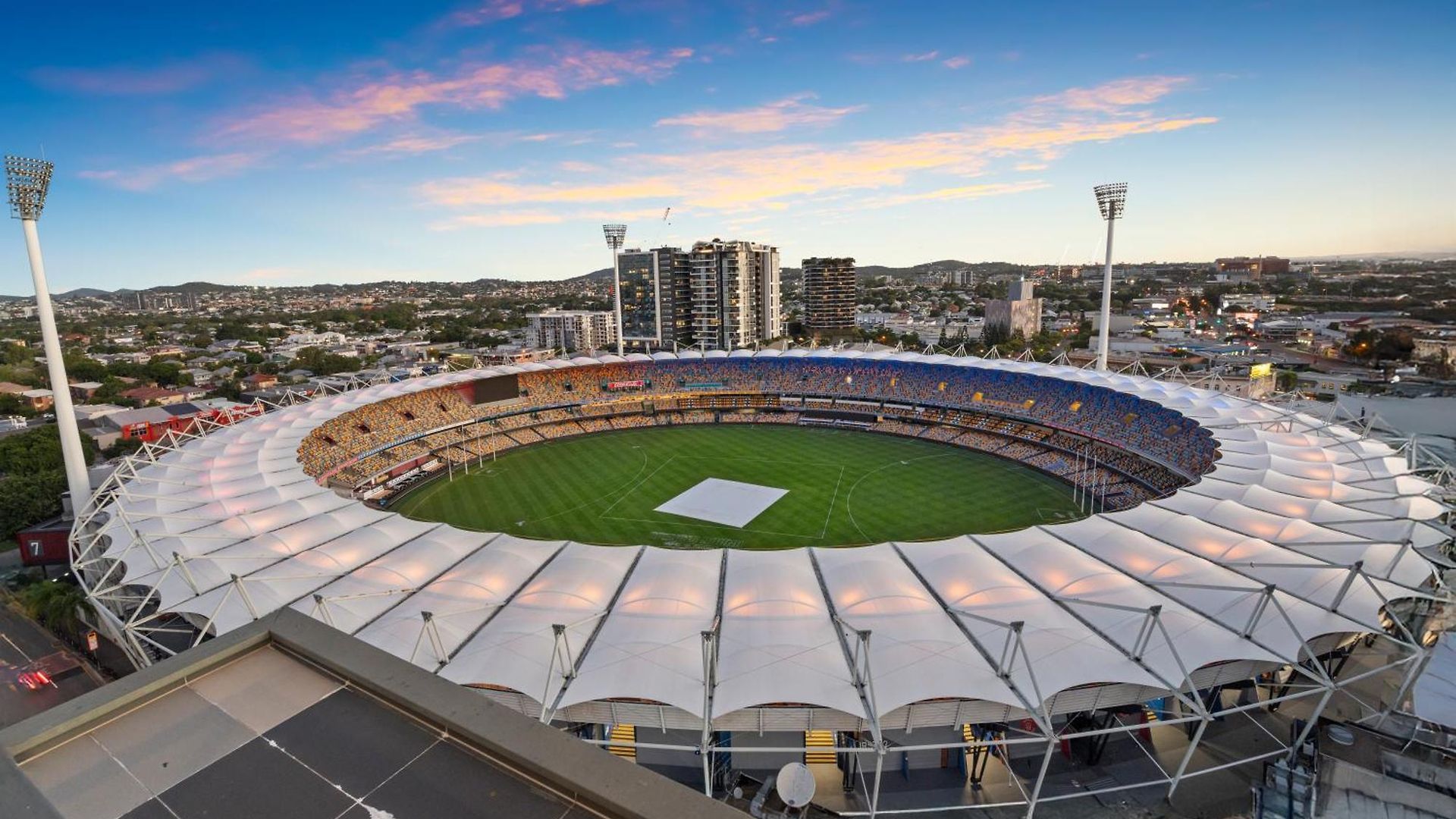 12th Floor Stadium View -2br-free Parking-cbd *