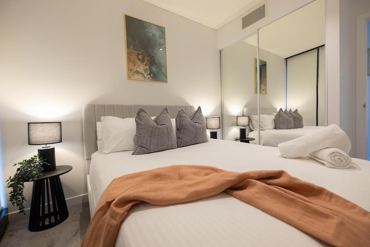 Stylish Skytower Cbd Getaway - Skyline Pool, Gym, Fast Wi-fi, River Walk, Botanical Gardens