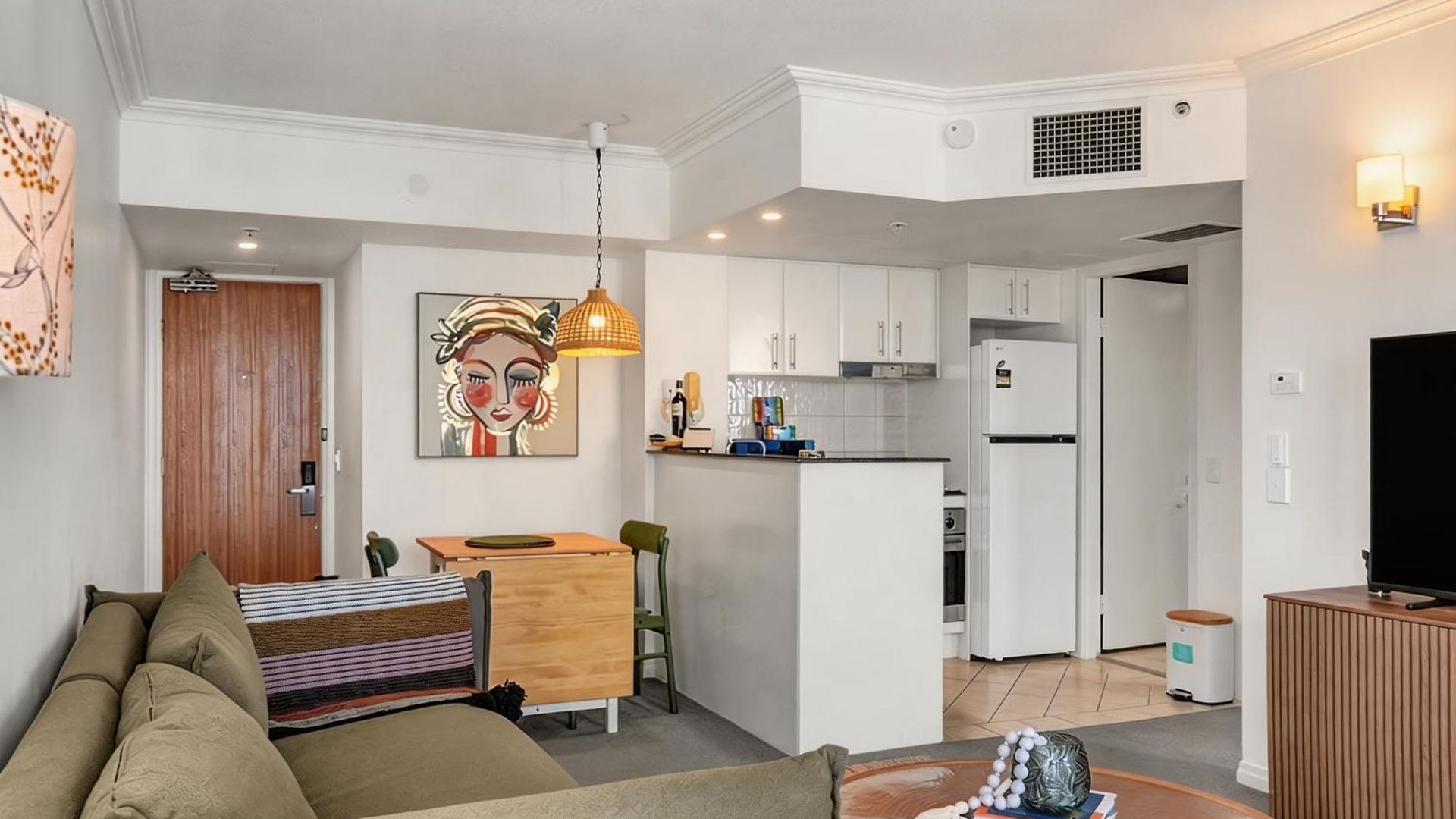 Inviting Family 2br | Cbd | Pool & Gym Apartment Brisbane