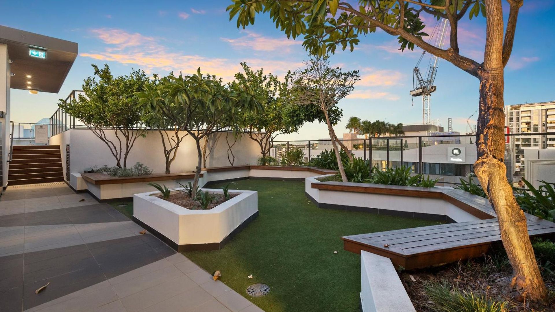 12th Floor Stadium View -2br-free Parking-cbd