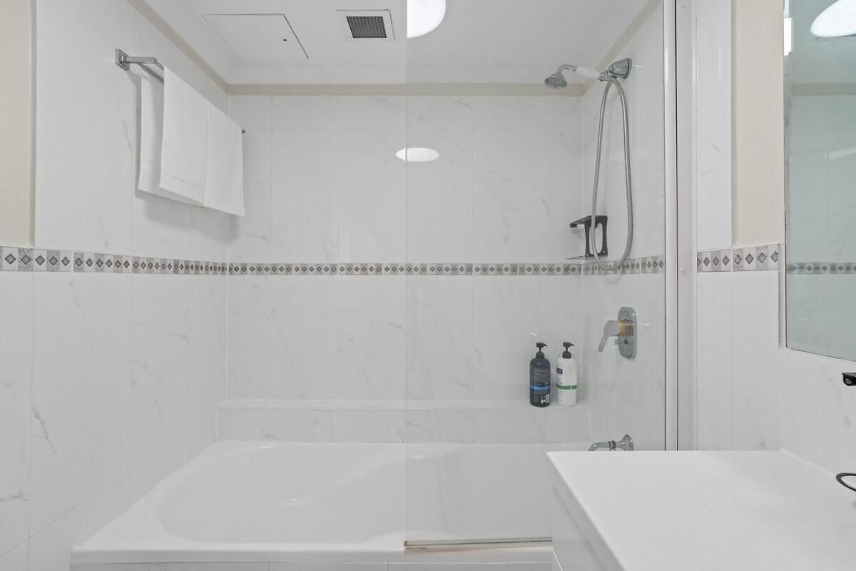 Story Bridge River Views, Pool, Sauna And Parking Apartment