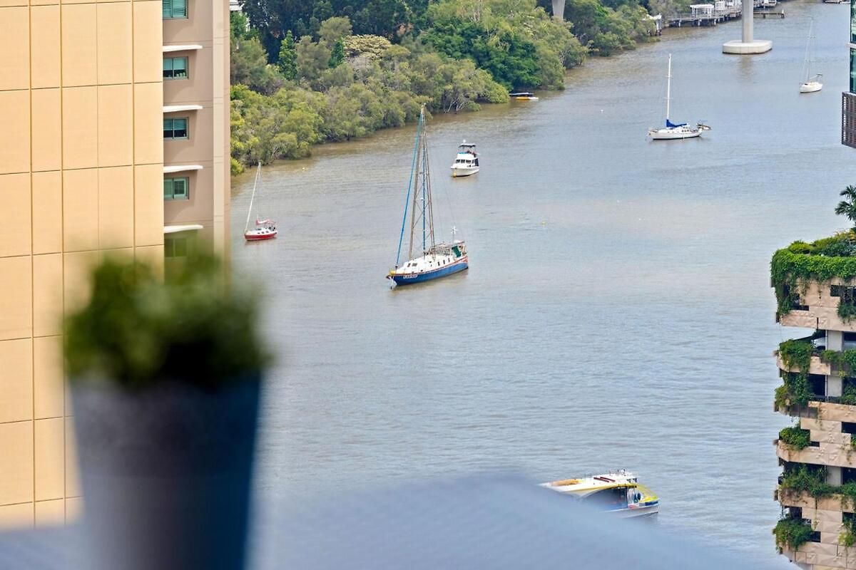 Story Bridge River Views, Pool, Sauna And Parking Apartment