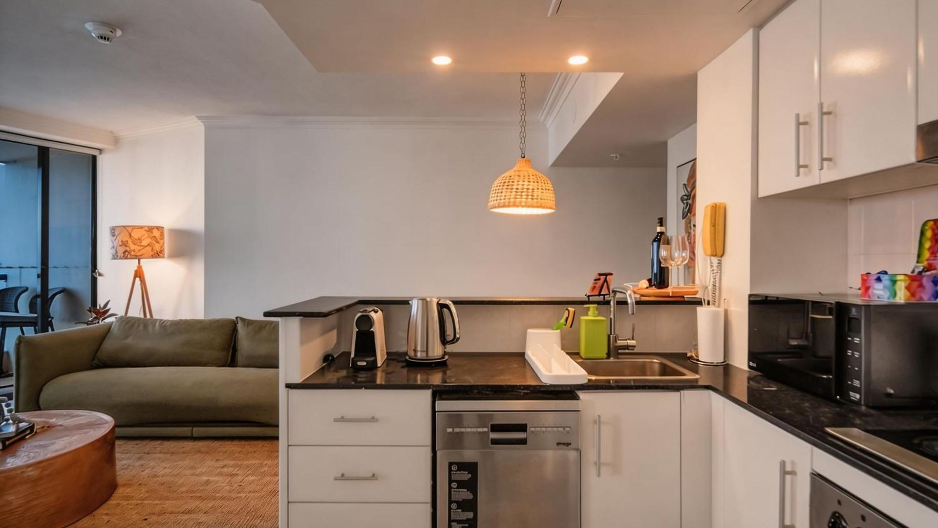Inviting Family 2br | Cbd | Pool & Gym Apartment *