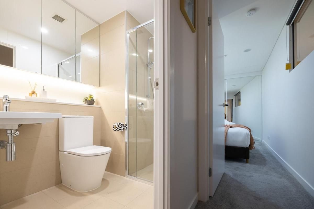 Stylish Skytower Cbd Getaway - Skyline Pool, Gym, Fast Wi-fi, River Walk, Botanical Gardens