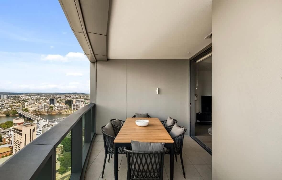 Lavish 3 Bedroom In Queens Wharf With Car Park Apartment Brisbane