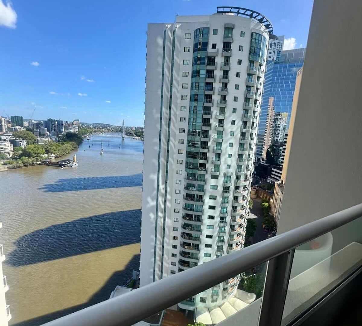 Skyline Escape - 3 Bedroom With River Views Apartment Brisbane