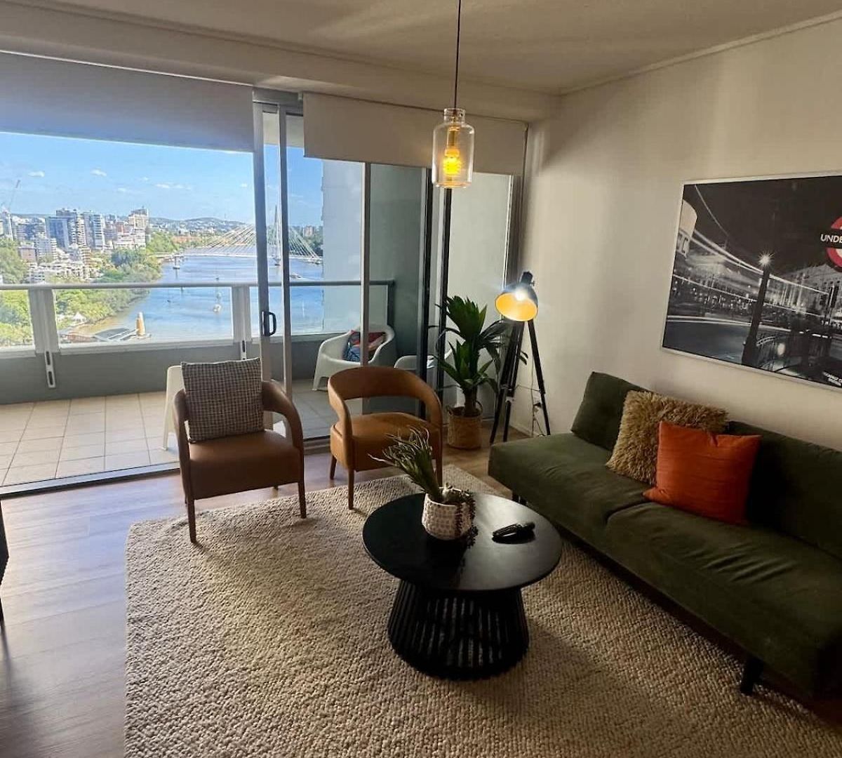 Apartment Skyline Escape - 3 Bedroom With River Views *