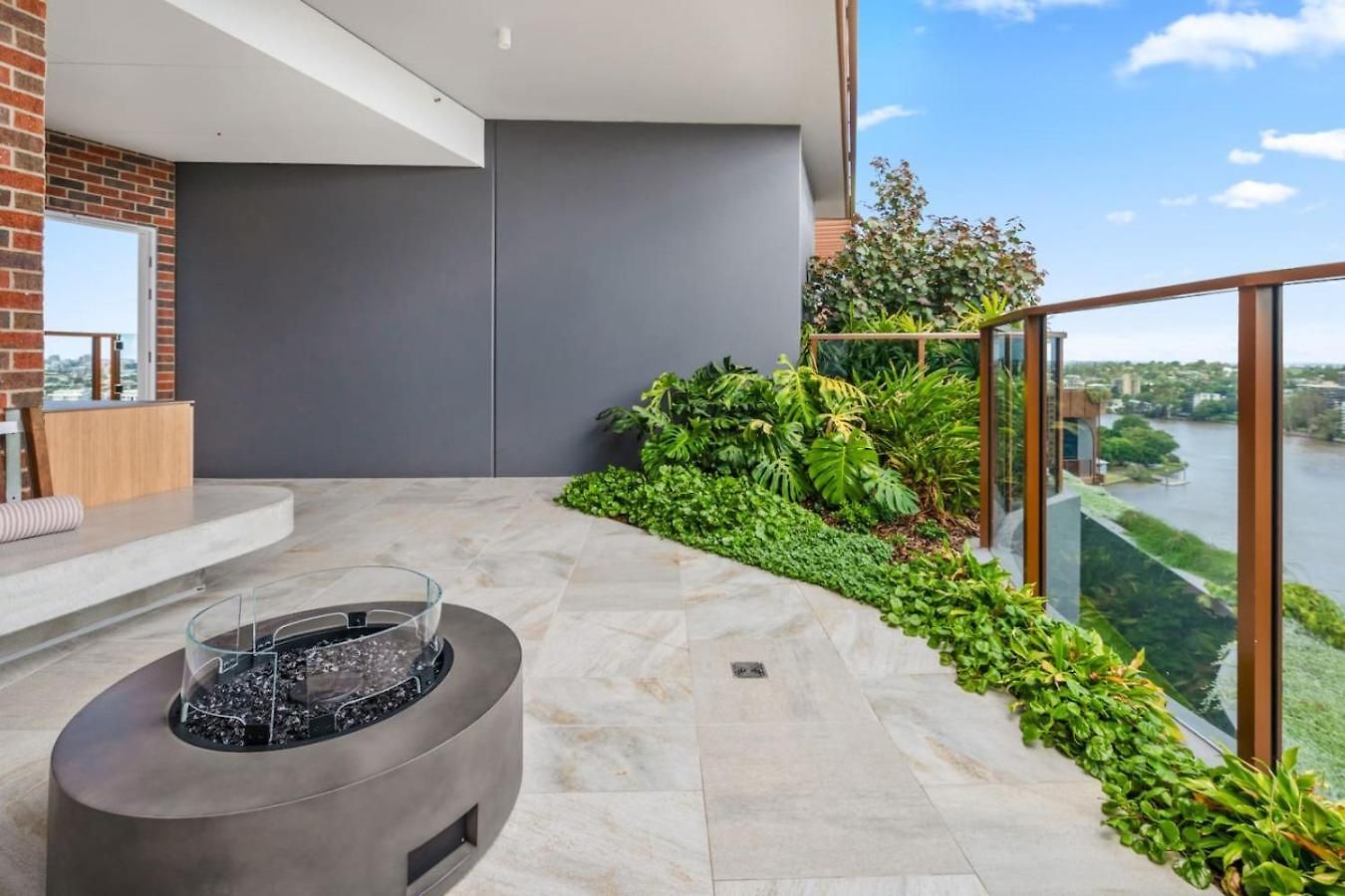 Modern 2br On Coronation Drive, Toowong