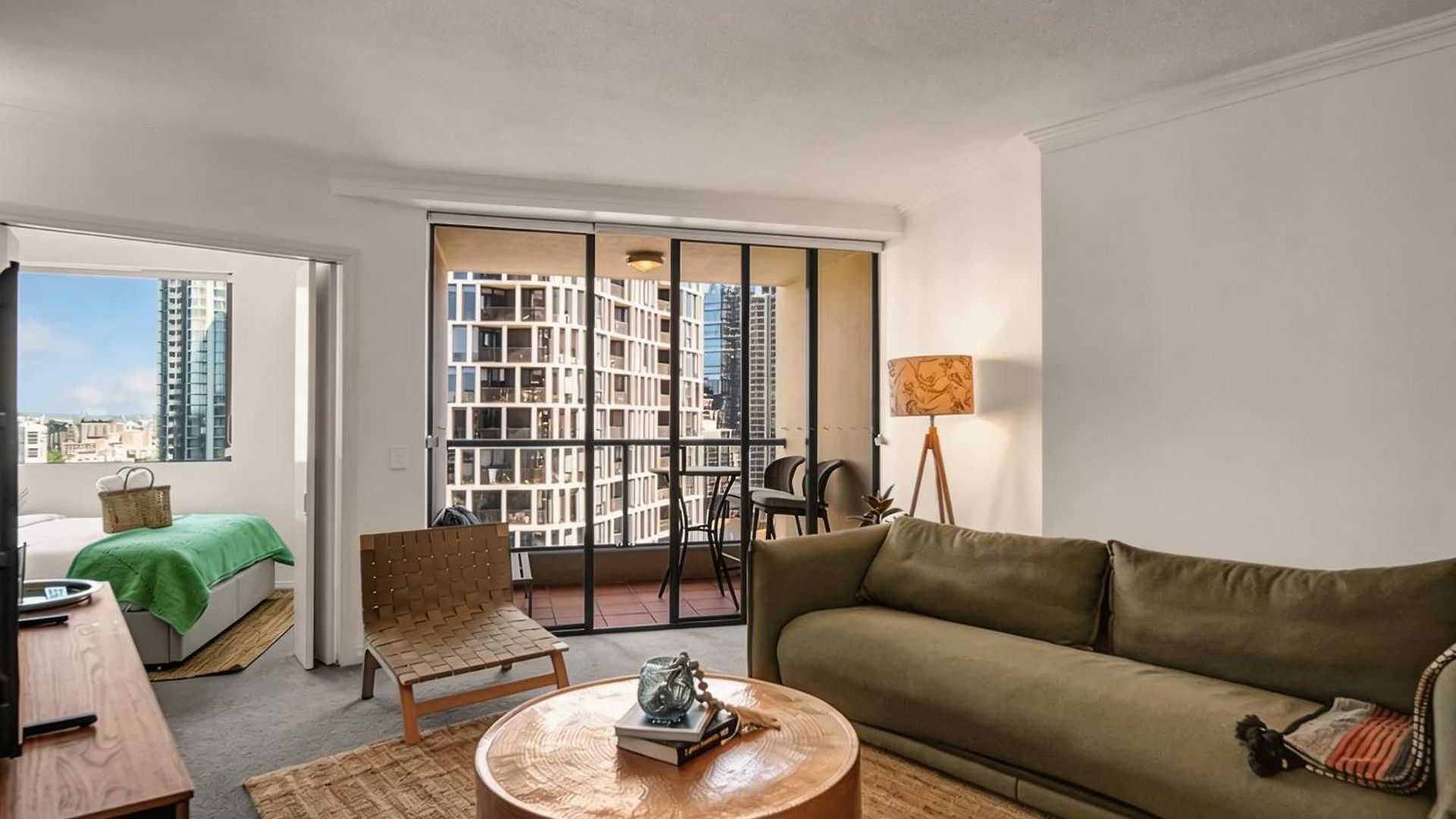 Inviting Family 2br | Cbd | Pool & Gym Apartment