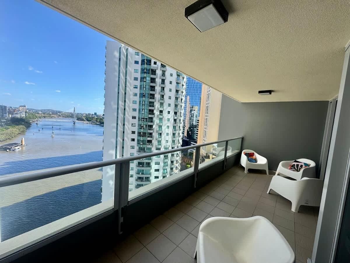 Apartment Skyline Escape - 3 Bedroom With River Views