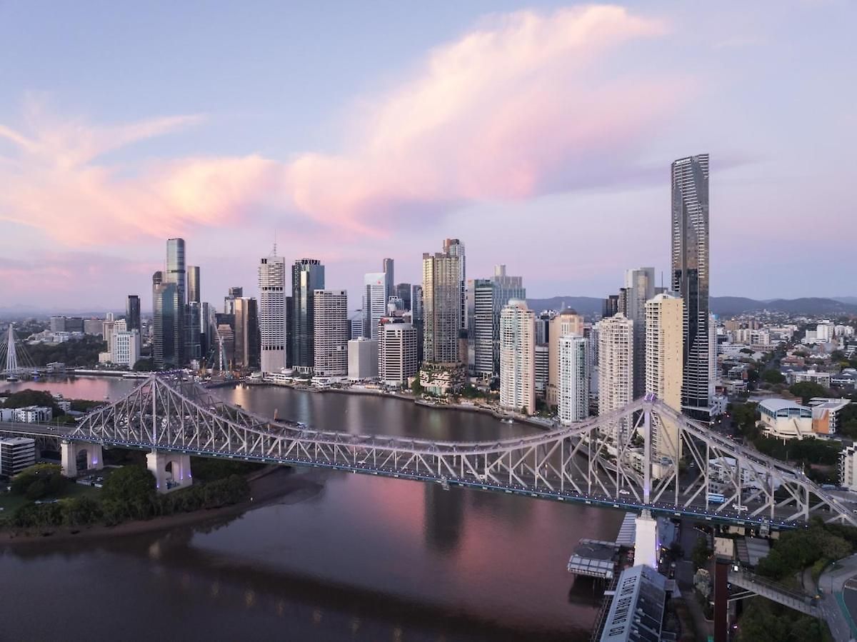 Stylish Skytower Cbd Getaway - Skyline Pool, Gym, Fast Wi-fi, River Walk, Botanical Gardens Brisbane