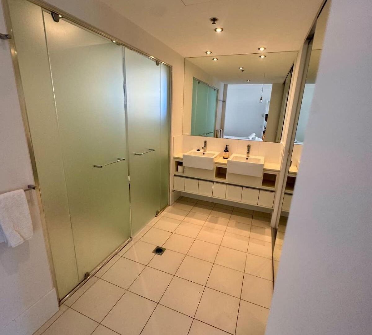Skyline Escape - 3 Bedroom With River Views Apartment Brisbane