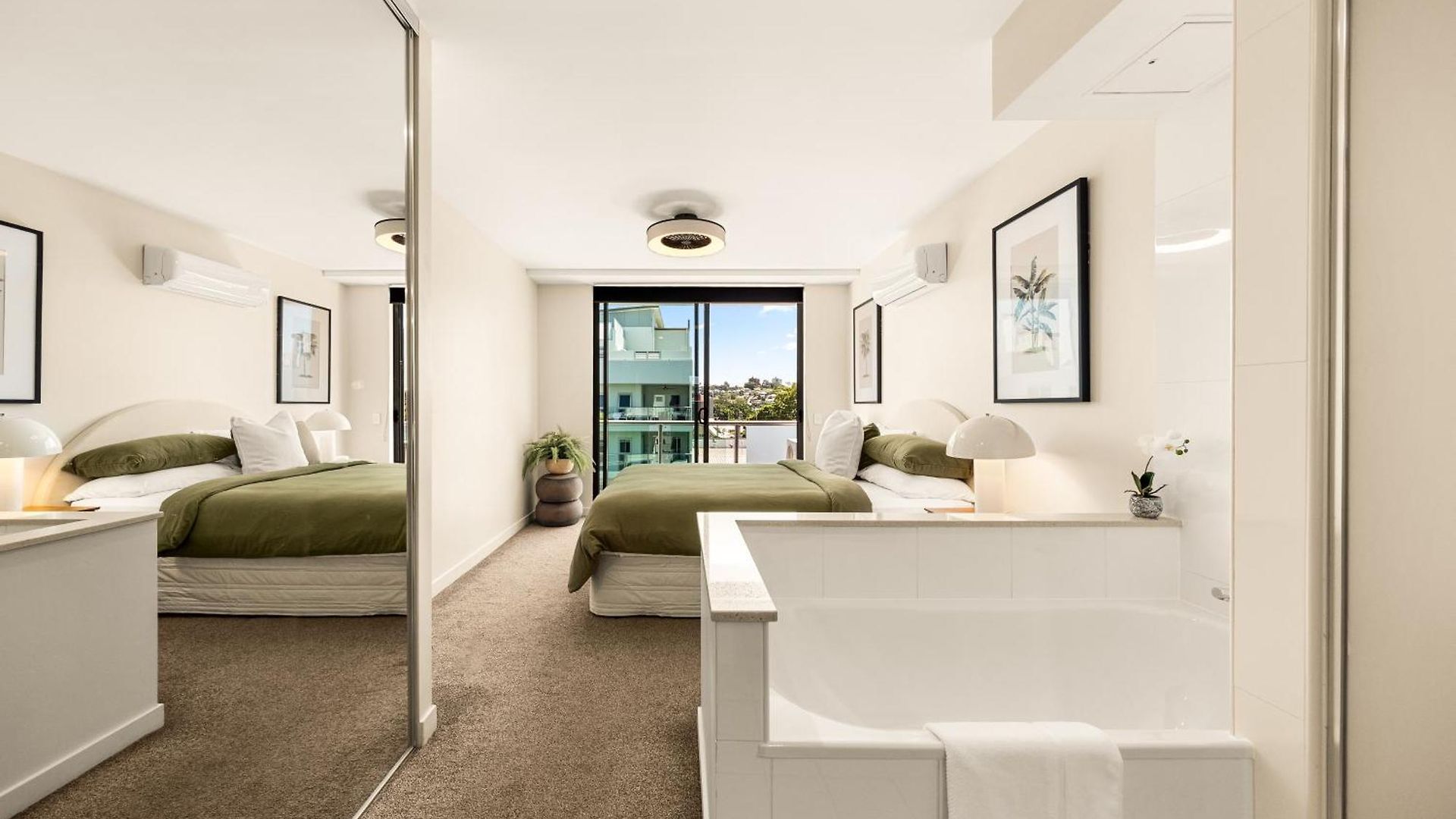 Riverside Living - Walk To Suncorp Stadium Apartment