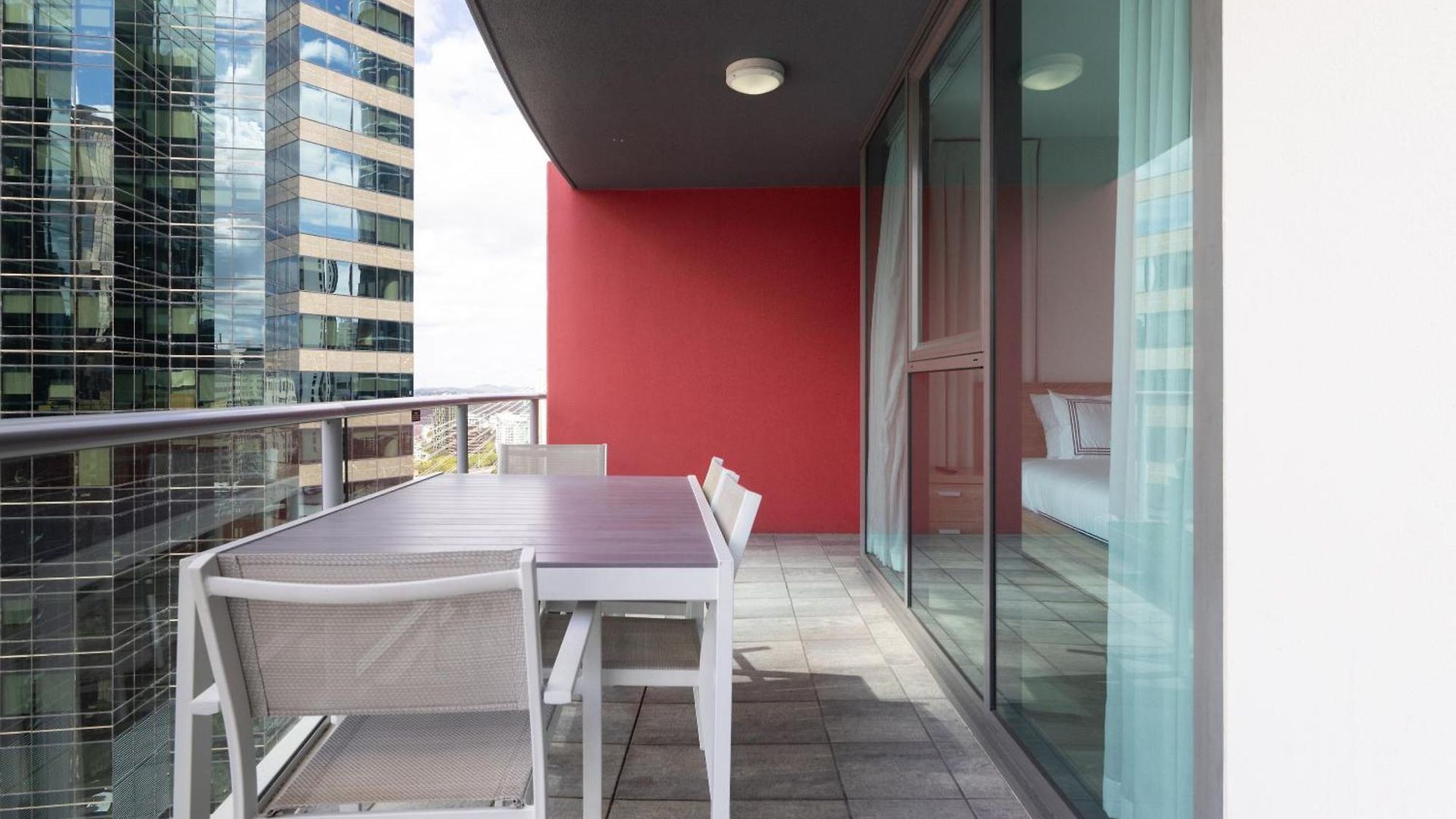 Story Bridge Views In Cbd Apartment Brisbane
