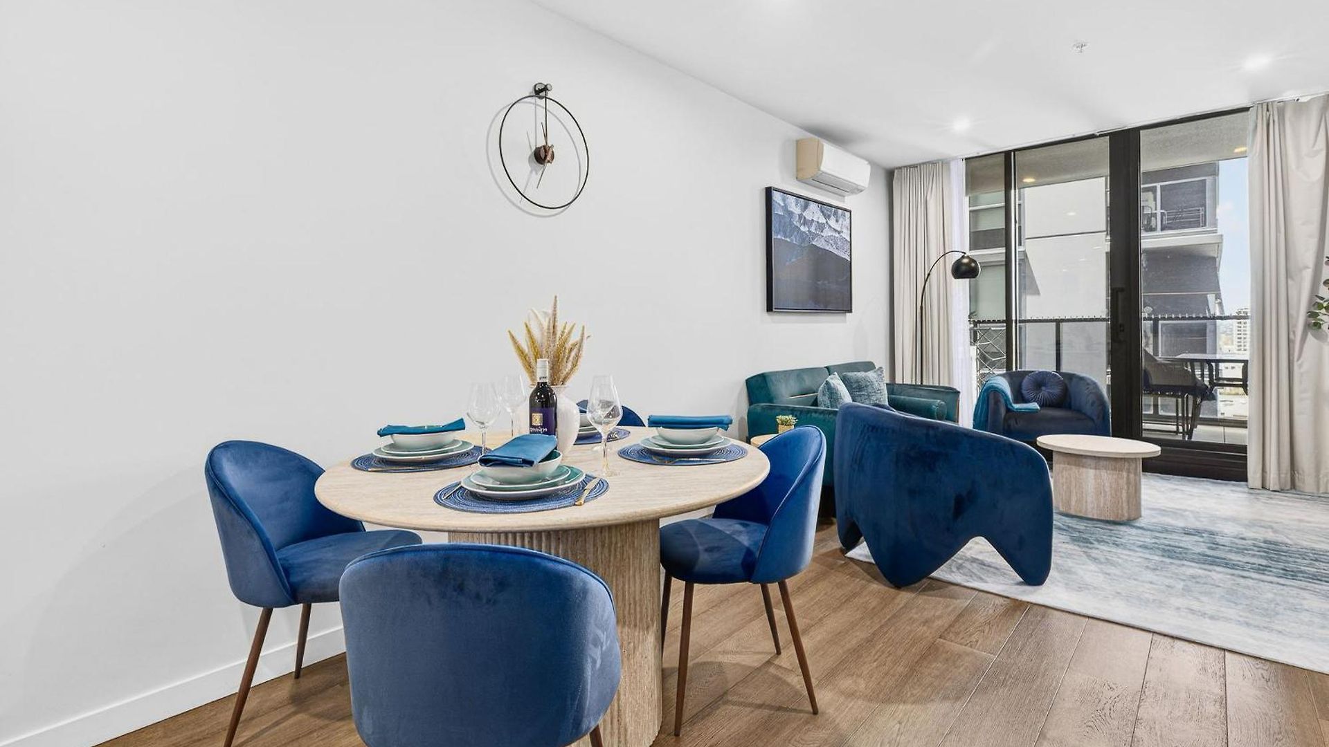 Rooftop Pool 2br In The Heart Of The Valley Apartment