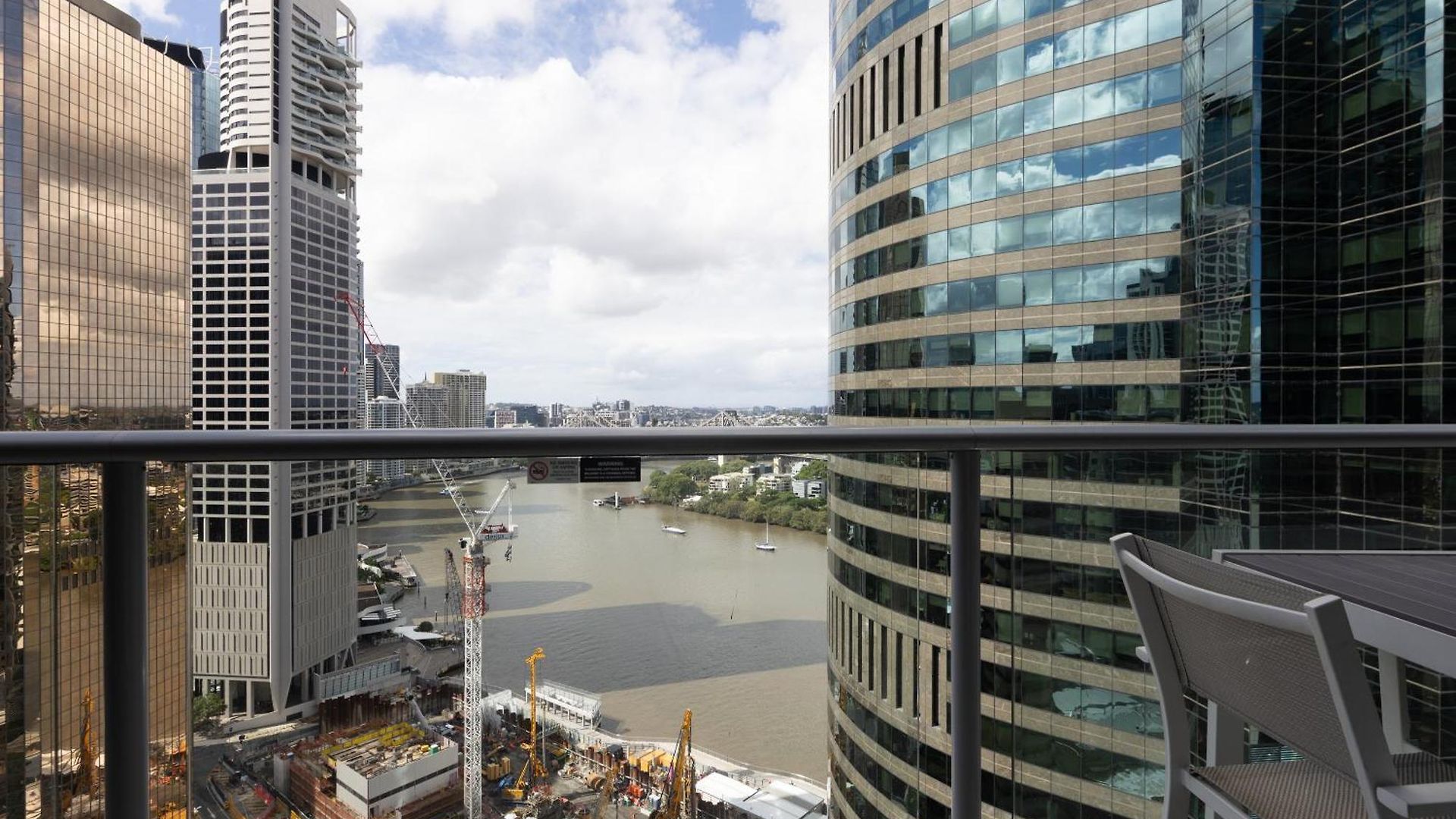 Story Bridge Views In Cbd Apartment Brisbane
