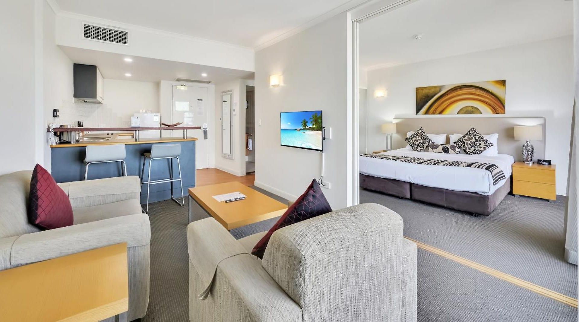 Cosmo Aparthotel 4*