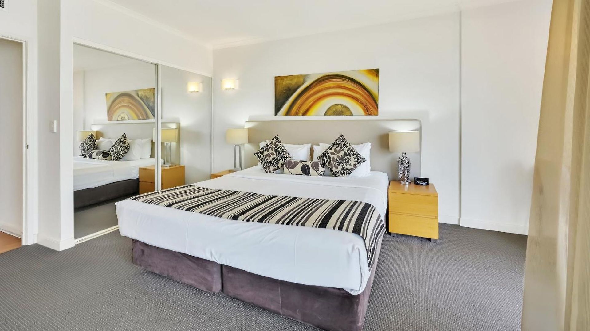 Cosmo Aparthotel 4*